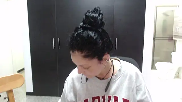 Snapshot of mijal_queen chatting on 25, 10, 2025 mijal queen online show from 25, 10, 2025