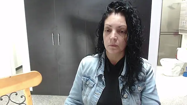 Snapshot of mijal_queen chatting on 10, 10, 2025 mijal queen online show from 10, 10, 2025