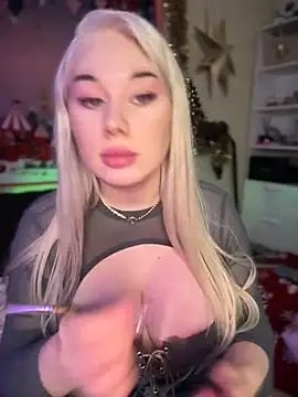 LaraHollywood online show from 5, 1, 2025