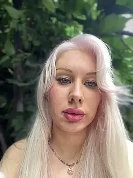 LaraHollywood online show from 3, 8, 2026