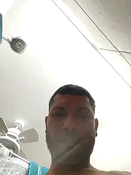 Snapshot of tropikboy chatting on 28, 5, 2026 tropikboy online show from 28, 5, 2026