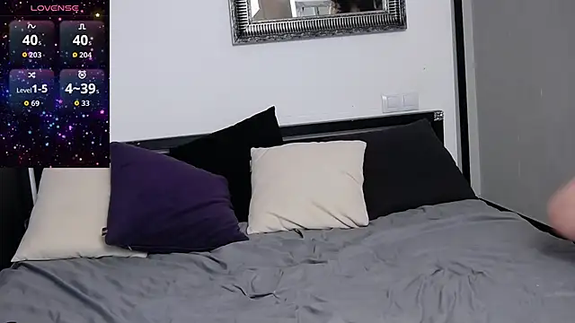 Ashley Ross  online show from 13, 11, 2025