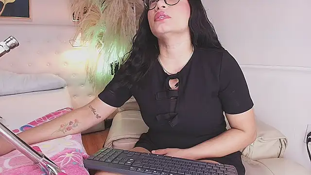 valerie lya online show from 25, 6, 2026
