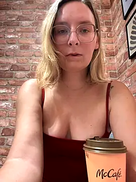 The Snowwhitee online show from 10, 9, 2025