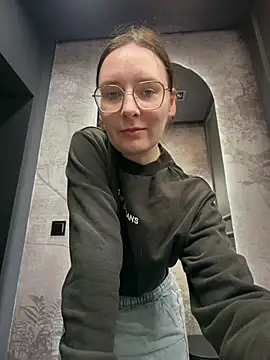 The Snowwhitee online show from 19, 4, 2026