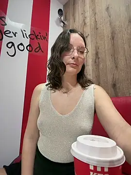 The Snowwhitee online show from 18, 4, 2026