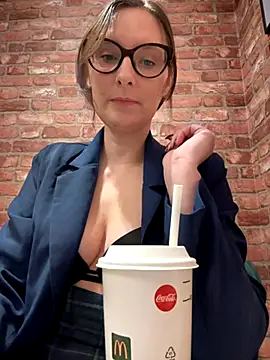 The Snowwhitee online show from 1, 12, 2025