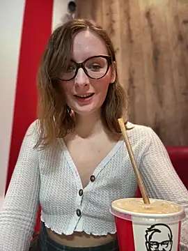 Snapshot of The_Snowwhitee chatting on 11, 2, 2026 The Snowwhitee online show from 11, 2, 2026