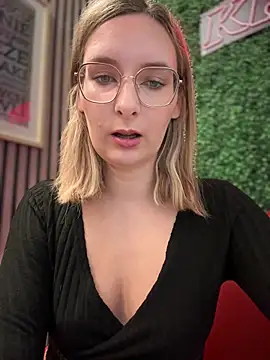 The Snowwhitee online show from 6, 3, 2025