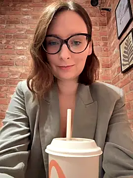 The Snowwhitee online show from 5, 11, 2025