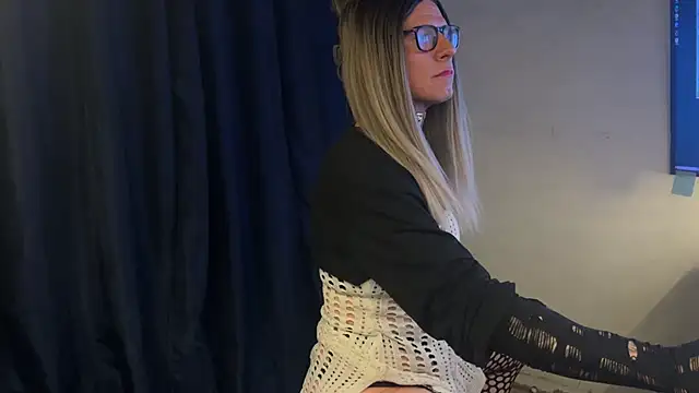 xdresserwithass online show from 21, 11, 2025