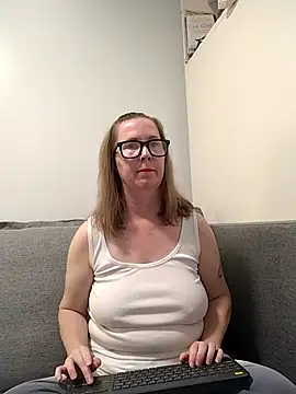 Snapshot of SweetandNaughty1 chatting on 13, 11, 2025 SweetandNaughty1 online show from 13, 11, 2025