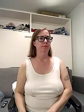 SweetandNaughty1 online show from 7, 1, 2026