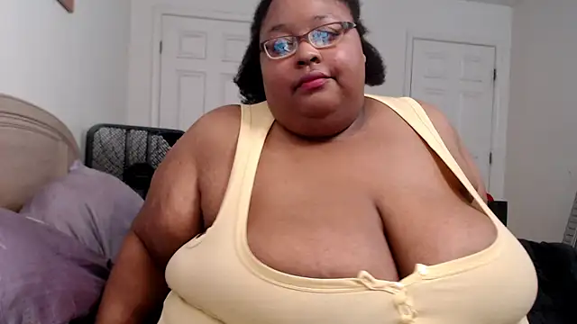 Snapshot of Loves_Aura chatting on 3, 10, 2025 Loves Aura online show from 3, 10, 2025