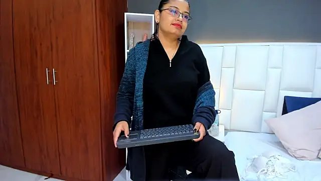 Snapshot of yeral2017 chatting on 13, 10, 2025 yeral2017 online show from 13, 10, 2025