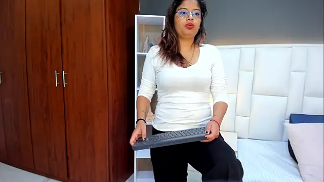 Snapshot of yeral2017 chatting on 19, 11, 2025 yeral2017 online show from 19, 11, 2025