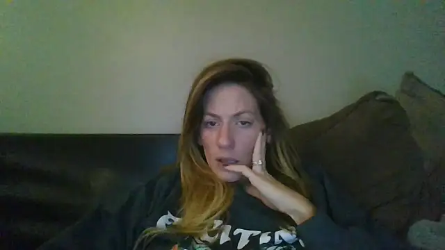 Snapshot of Rhodesxox chatting on 16, 11, 2025 Rhodesxox online show from 16, 11, 2025