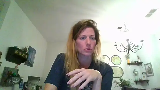 Snapshot of Rhodesxox chatting on 19, 10, 2025 Rhodesxox online show from 19, 10, 2025