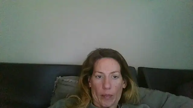 Snapshot of Rhodesxox chatting on 5, 11, 2025 Rhodesxox online show from 5, 11, 2025