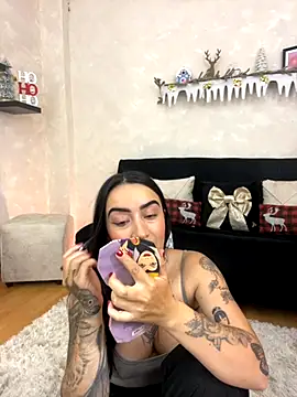 EmmyEvans1 online show from 17, 11, 2025