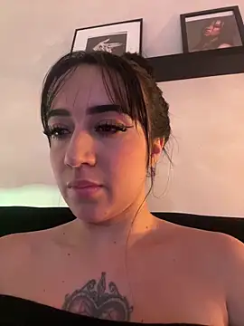 EmmyEvans1 online show from 2, 2, 2026