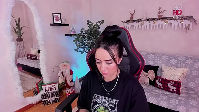 EmmyEvans1 online show from 23, 11, 2025