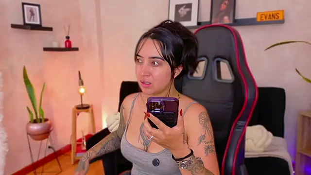 EmmyEvans1 online show from 12, 2, 2026