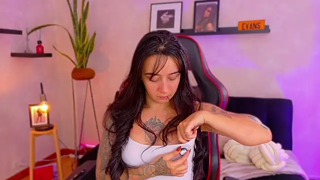 EmmyEvans1 online show from 21, 2, 2026