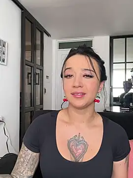 EmmyEvans1 online show from 2, 3, 2025