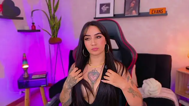 EmmyEvans1 online show from 4, 2, 2026