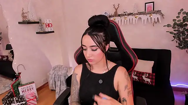 EmmyEvans1 online show from 12, 11, 2025