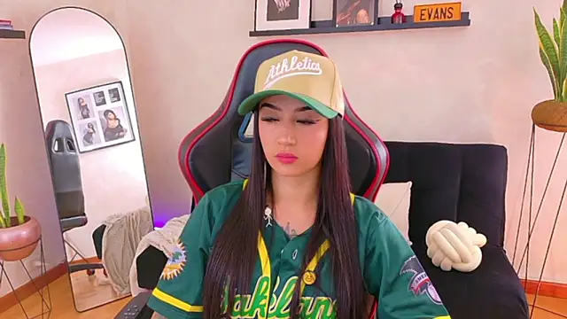 EmmyEvans1 online show from 28, 2, 2026