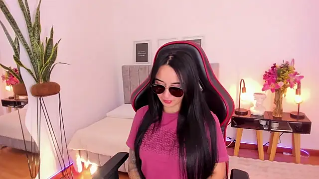 EmmyEvans1 online show from 22, 2, 2025