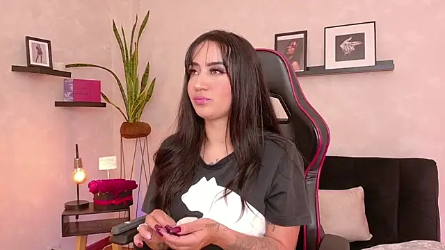 EmmyEvans1 online show from 14, 1, 2026