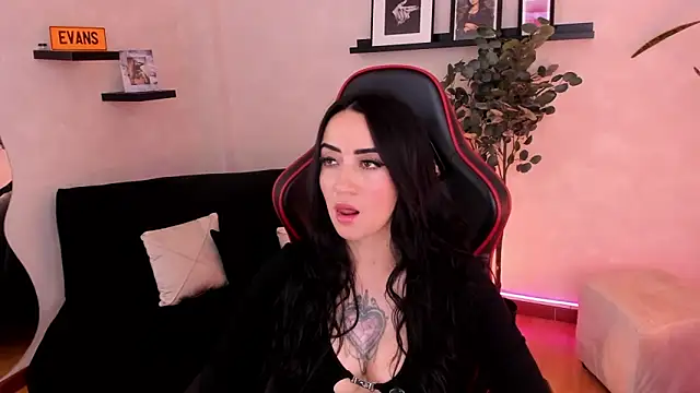 EmmyEvans1 online show from 10, 11, 2025