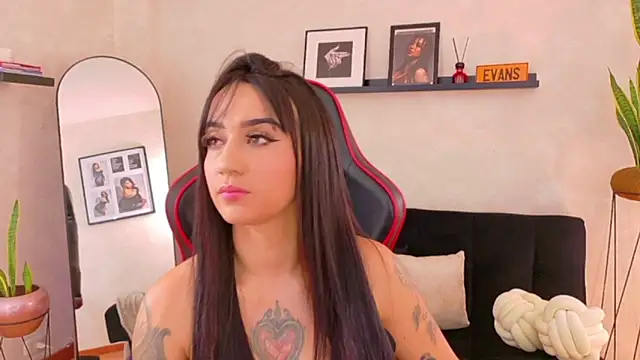 EmmyEvans1 online show from 26, 2, 2026