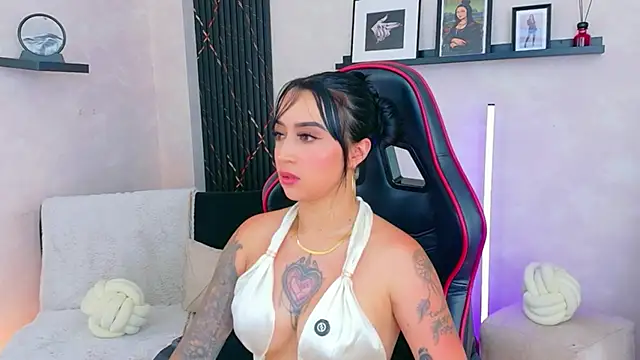 EmmyEvans1 online show from 1, 6, 2026