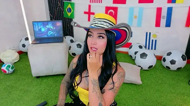 Snapshot of EmmyEvans1 chatting on 17, 6, 2026 EmmyEvans1 online show from 17, 6, 2026