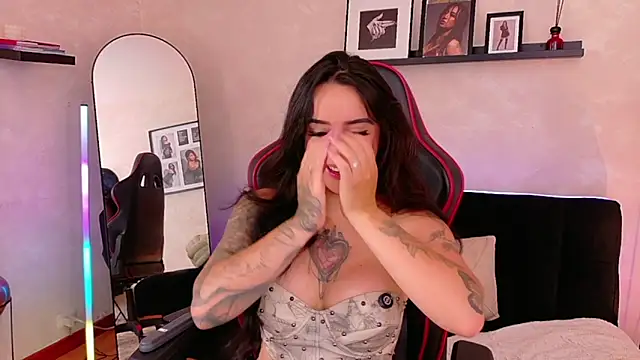 EmmyEvans1 online show from 1, 4, 2026