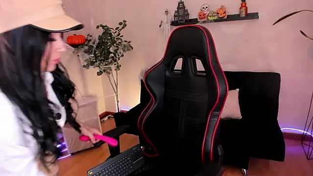 EmmyEvans1 online show from 8, 10, 2025