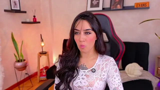 EmmyEvans1 online show from 17, 2, 2026