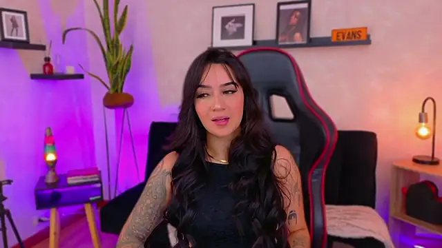 EmmyEvans1 online show from 5, 2, 2026