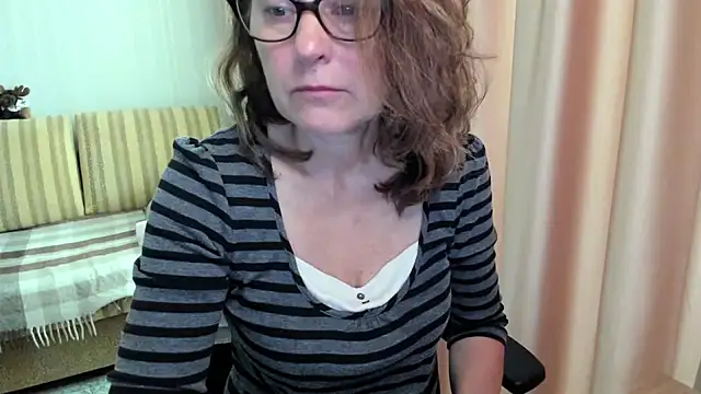 Snapshot of lauraoven chatting on 20, 6, 2026 lauraoven online show from 20, 6, 2026