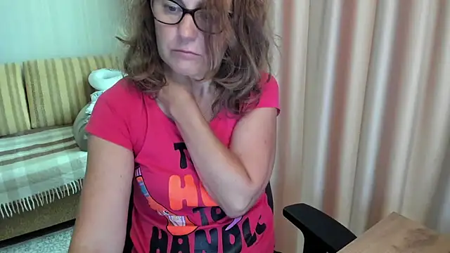 Snapshot of lauraoven chatting on 11, 7, 2026 lauraoven online show from 11, 7, 2026