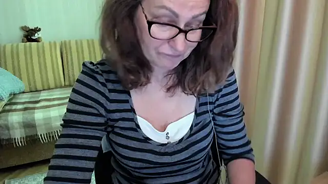 Snapshot of lauraoven chatting on 19, 6, 2026 lauraoven online show from 19, 6, 2026