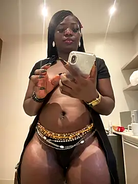 Snapshot of Sweetbootty chatting on 3, 10, 2025 Sweetbootty online show from 3, 10, 2025