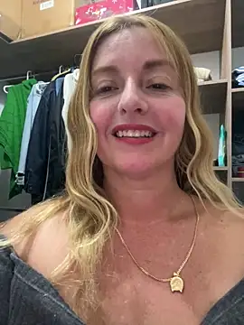 Snapshot of moniquerainx chatting on 19, 6, 2026 moniquerainx online show from 19, 6, 2026