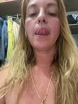 Snapshot of moniquerainx chatting on 3, 7, 2026 moniquerainx online show from 3, 7, 2026