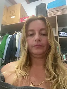 Snapshot of moniquerainx chatting on 23, 6, 2026 moniquerainx online show from 23, 6, 2026