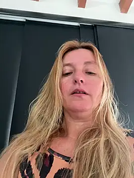 moniquerainx online show from 9, 4, 2026